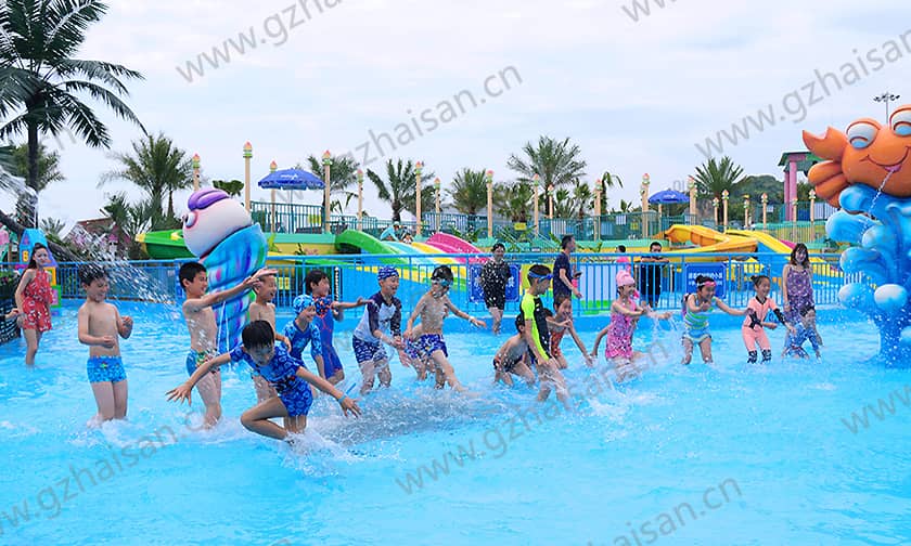 浙江宁波大目湾阿拉的海水上乐园戏水池