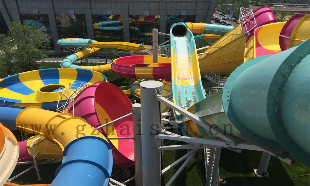 新型水上儿童乐园，设备齐全，欢乐无限