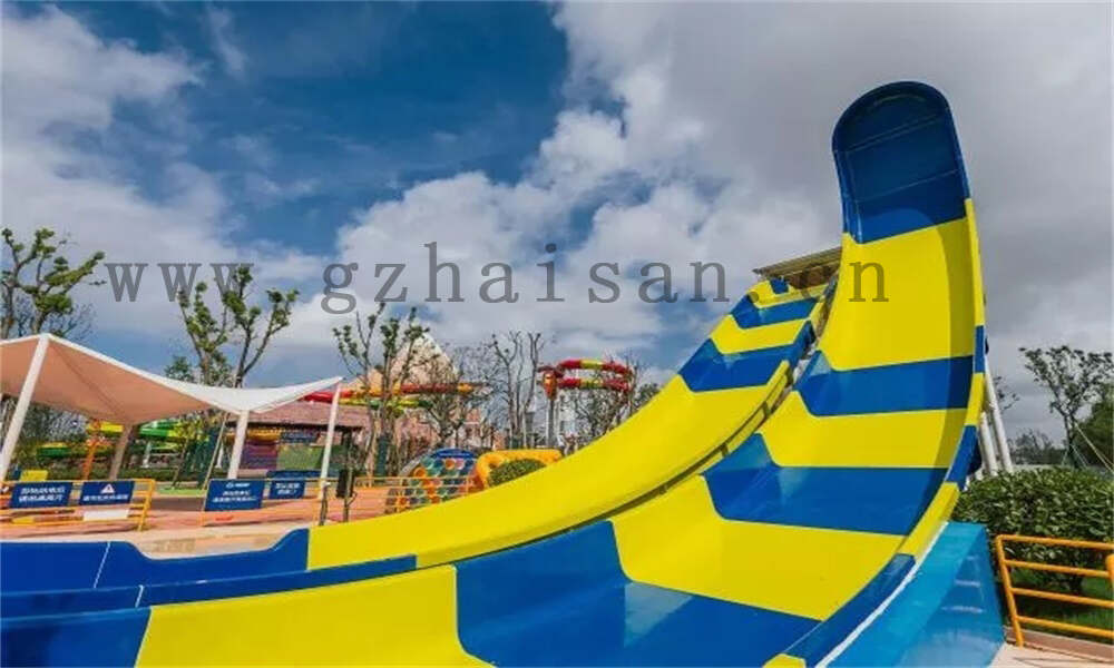 如何通过时尚元素推动水上乐园的二次消费？