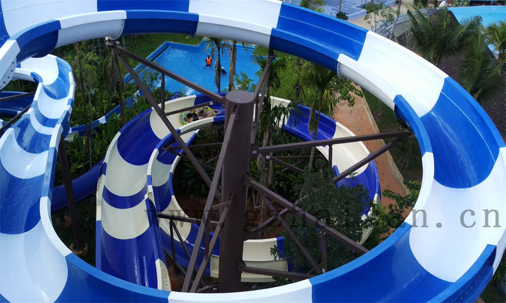 水上乐园滑梯受欢迎的原因