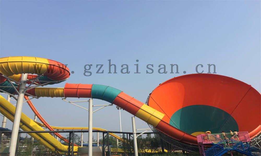 如何通过提供无障碍设施推动水上乐园的二次消费？