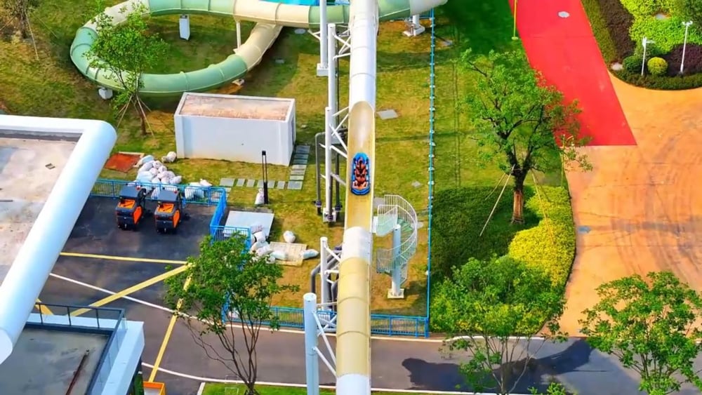 激流过山车｜当速度拥抱水花，掀起水上狂欢盛宴